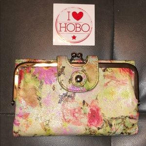 🌺NWOT gorgeous beautiful floral wallet 🌺🌸💐